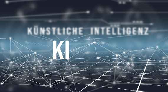 Text KI - KÜNSTLICHE INTELLIGENZ vor blauem Hintergrund