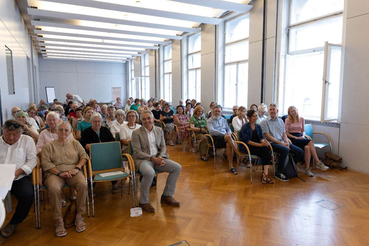 Publikum im Saal von vorne