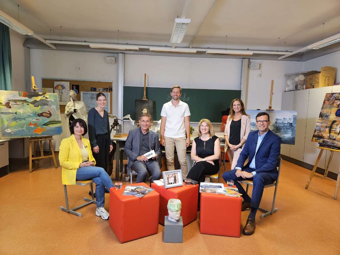 : v.l. Doris Pfingstner, Direktorin Modulare Mittelschule Aspern, Elke Larcher, Referentin Bildungspolitik AK Wien, Moderator Gerhard Koller, Michael Fleischhacker, Pädagoge mit Schwerpunkt Digitalisierung, Bettina Fuhrmann, WU Institutsvorständin Wirtschaftspädagogik, Caroline Jäckl, Leitung Europabüro Bildungsdirektion für Wien und Heinrich Himmer, Bildungsdirektor Wien