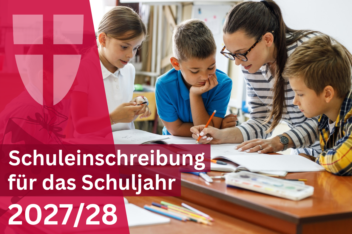 Ein Bild von einer Lehrerin, die drei Kinder unterrichtet. Text: Schuleinschreibung für das Schuljahr 2027/28